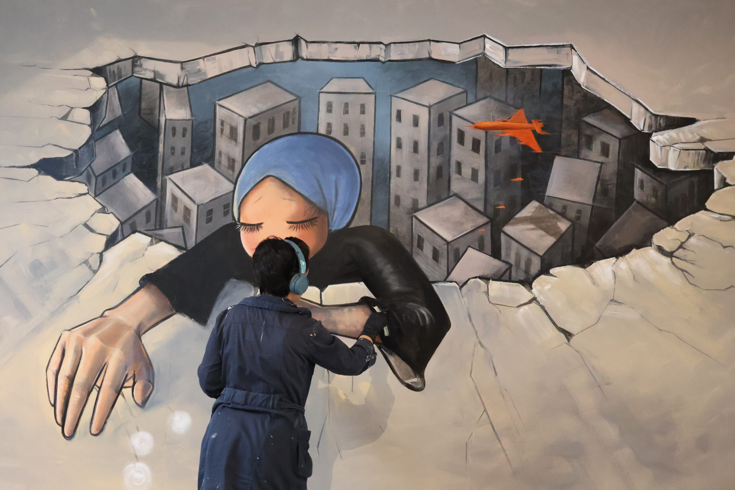 Afghanistans første kvinnelige graffitikunstner med kunstverk til ny utstilling